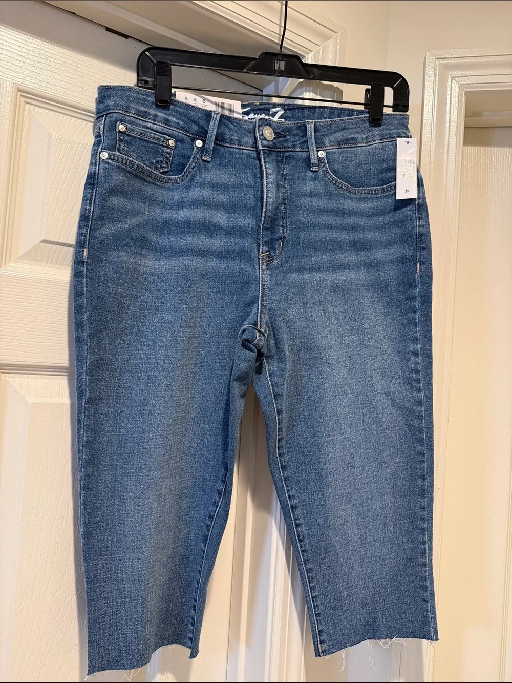 NWT Seven7 Breezy Crop High Rise Skimmer Summer Jean 10 Beachy Bermuda Slimming